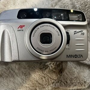 Minolta Silver Film Camera with Autofocus Zoom 80 AF date